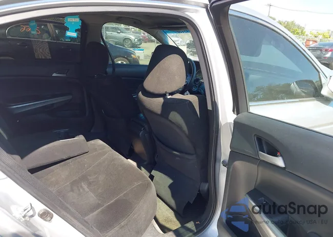 1HGCP26749A095714: 43132120