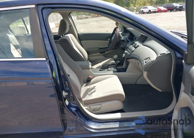 1HGCP26429A191556: 43132137