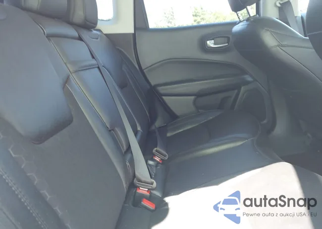 3C4NJDBB5KT697213: 43133163