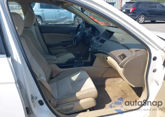 1HGCP25339A080586: 43132877