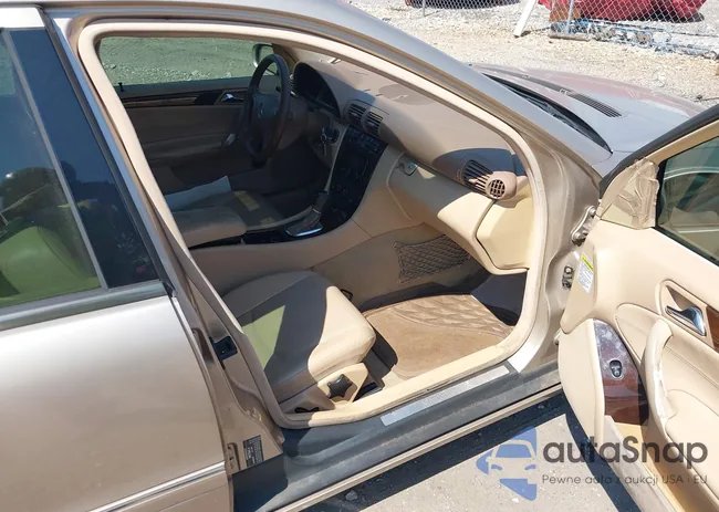 WDBRF61J52E008650: 43133754