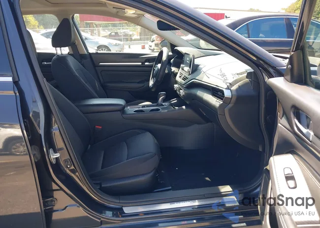 1N4BL4DW7KC131682: 43135680