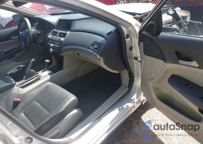 1HGCP2F44BA068735: 43137000