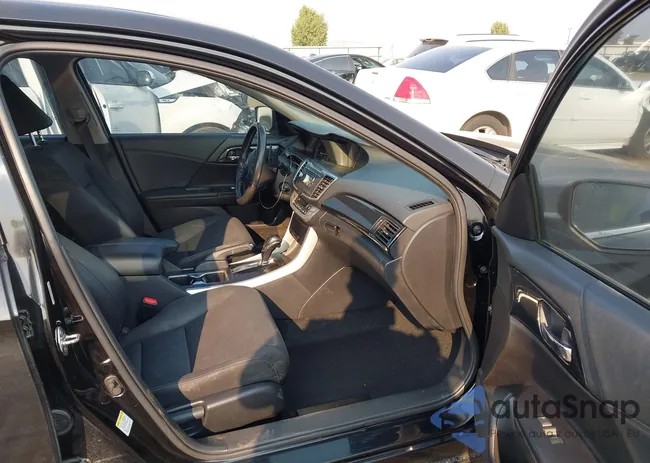 1HGCR2F53DA281052: 43138685