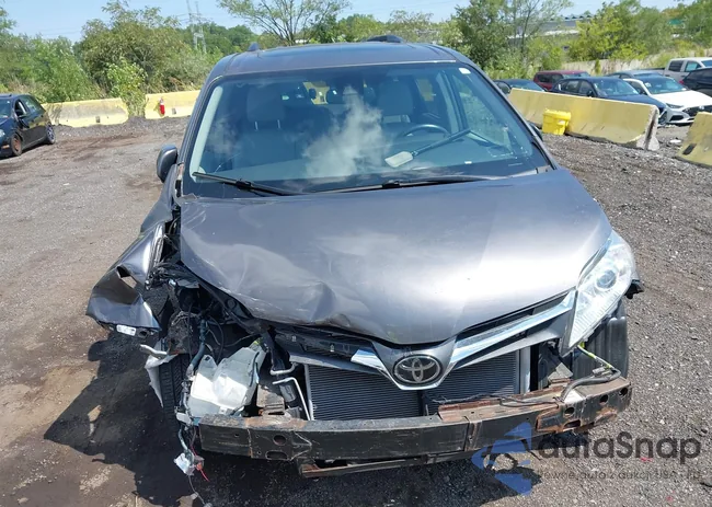 5TDYZ3DC8JS935845: 43138833