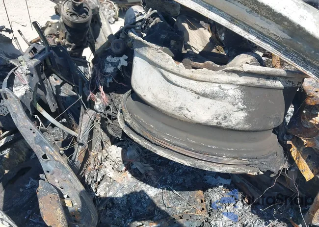 WBAXH5C5XDD113879: 43140658