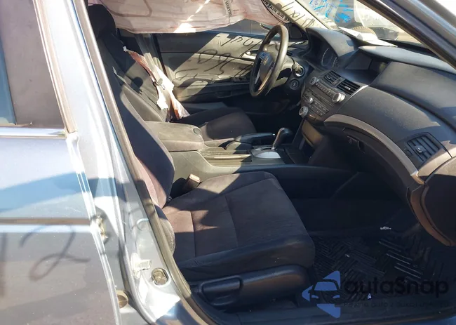 1HGCP2F32BA151135: 43142319