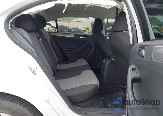 3VW2B7AJ4JM237315: 43142352