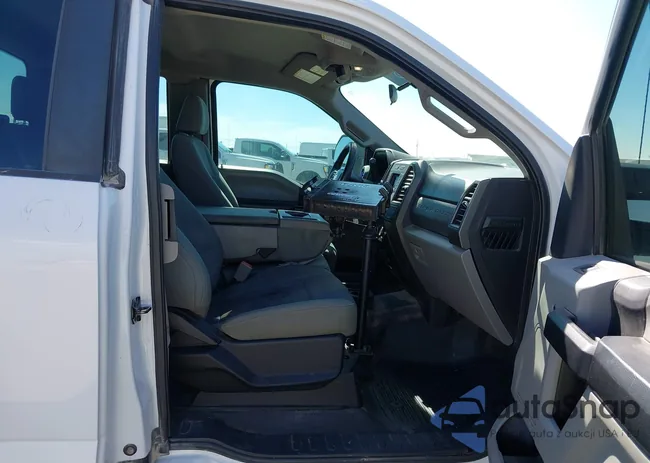 1FT7X2B67HEF18242: 43143373