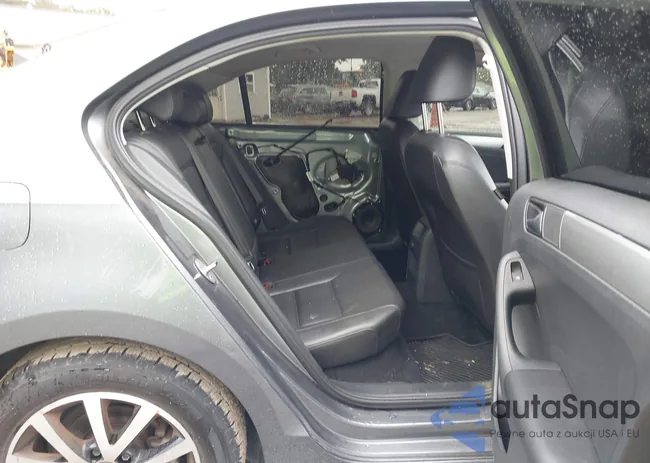 3VWDB7AJ1HM292632: 43144184