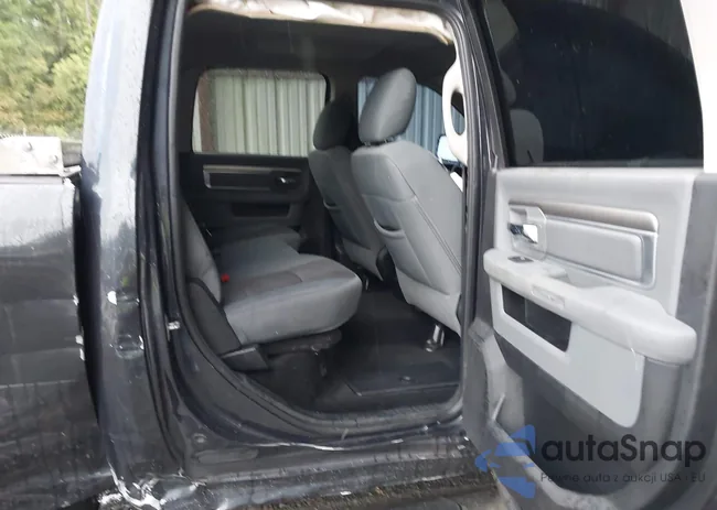 3C6UR5DL5EG323625: 43146379