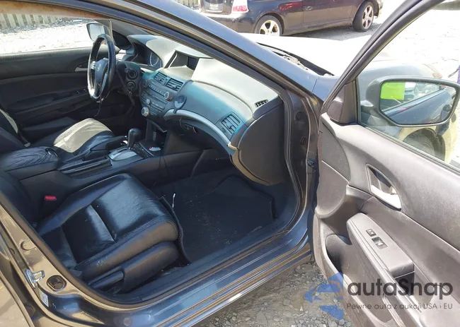 1HGCP2F66BA037861: 43146532