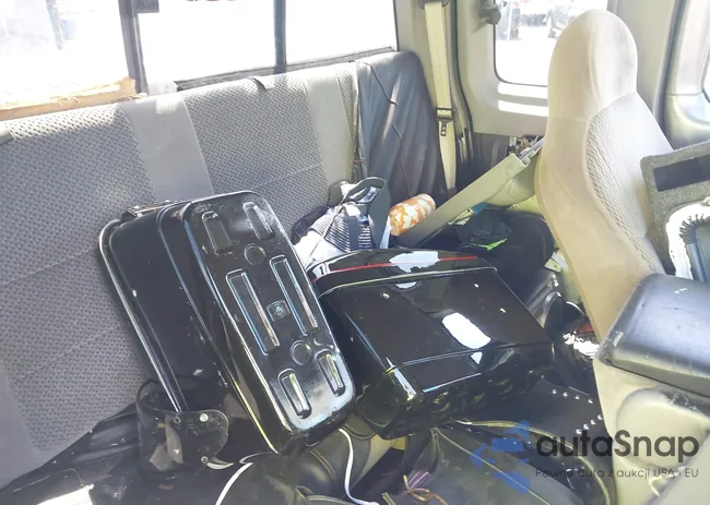 1FTRX17W02KB04742: 43145683