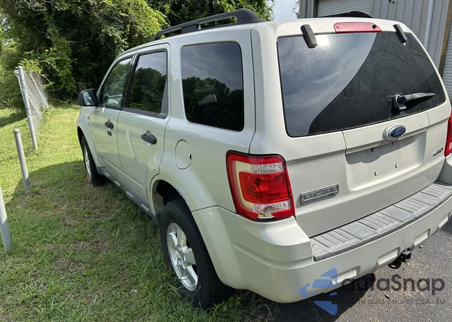 1FMCU93168KB59028: 43145912