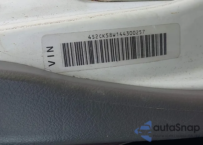 4S2CK58W144300257: 43146823