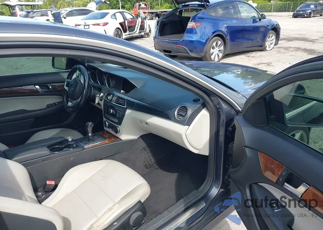 WDDGJ4HB0DG033611: 43146854