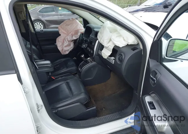 1C4NJCEAXGD720351: 43148164