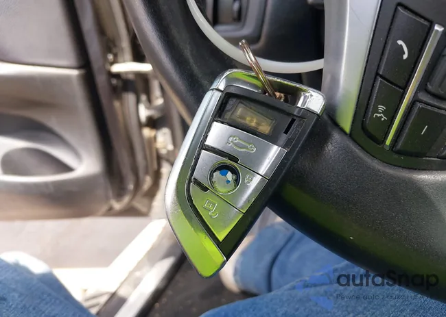 5UXKR0C5XE0H24017: 43150361