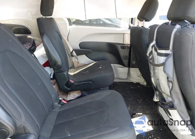 2C4RC1FGXKR568886: 43151198