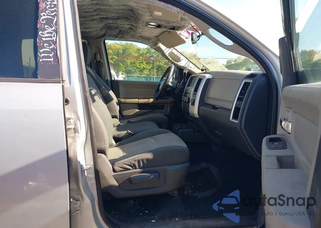 1D3HV13TX9S711729: 43150842