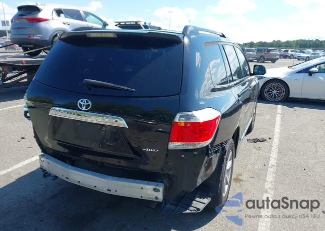 5TDBK3EH8DS211713: 43152215