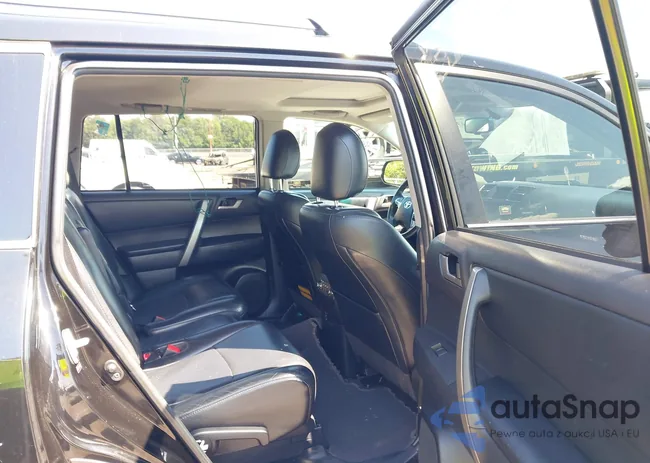 5TDBK3EH8DS211713: 43152215