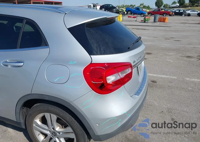 WDCTG4GB2KU004483: 43152553