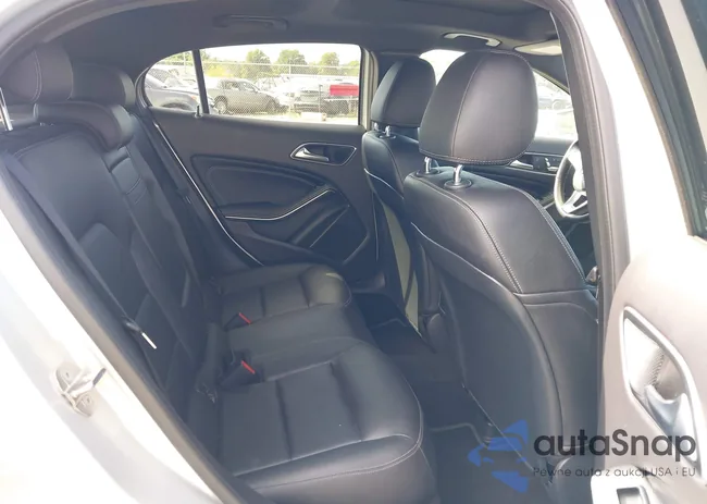 WDCTG4GB2KU004483: 43152553