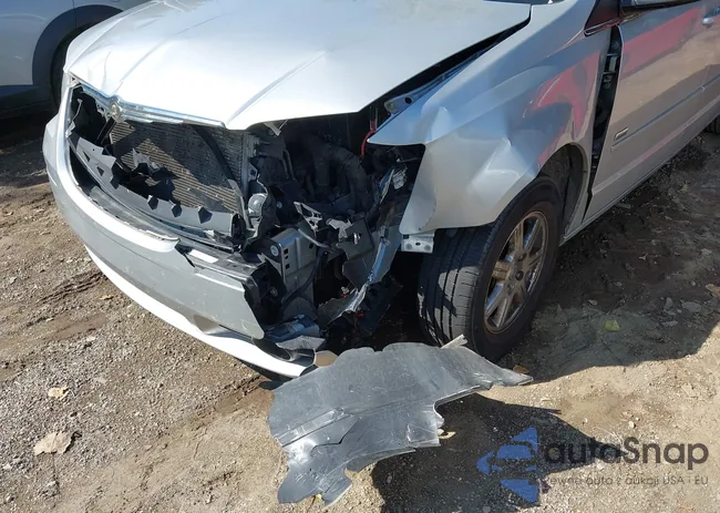 2A8HR54P28R836576: 43152000