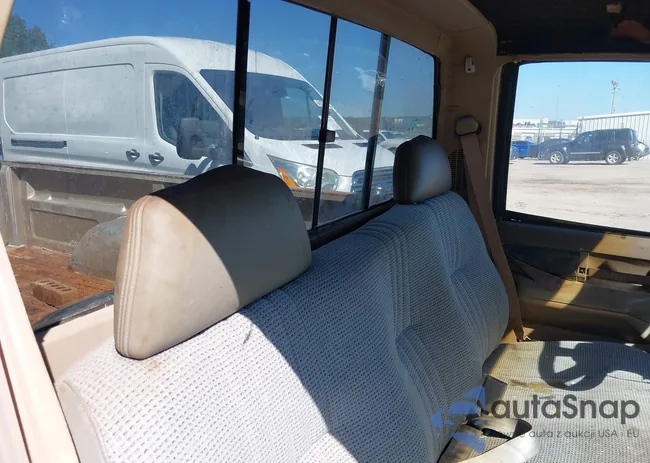 1GCFC24K3JE131260: 43156001