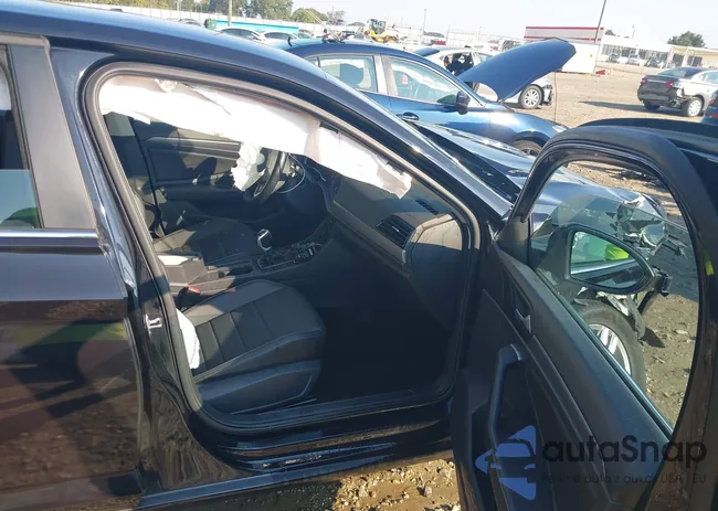 3VWEM7BU0RM008917: 43157288