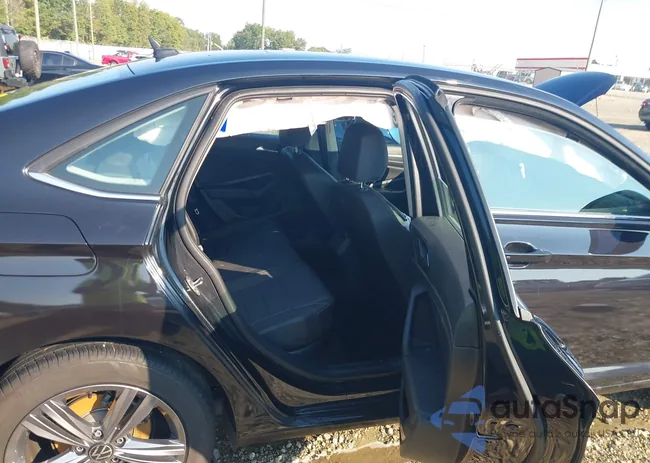 3VWEM7BU0RM008917: 43157288