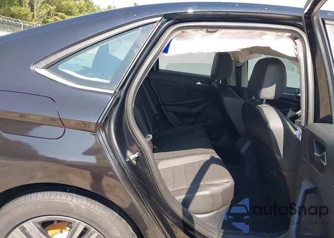 3VWEM7BU0RM008917: 43157288