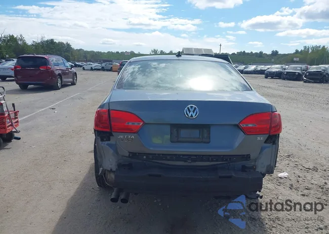 3VWD17AJ8EM278130: 43157411