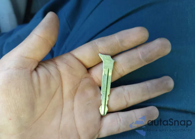 2T1BU4EE1BC705018: 43158541