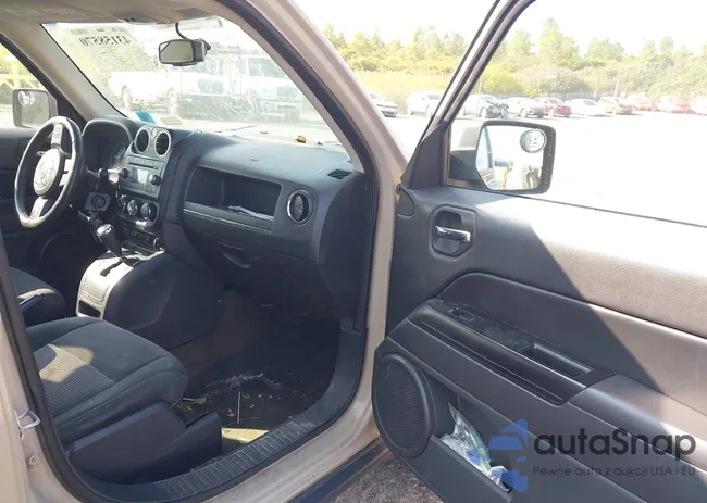 1C4NJRFB2GD752866: 43158570