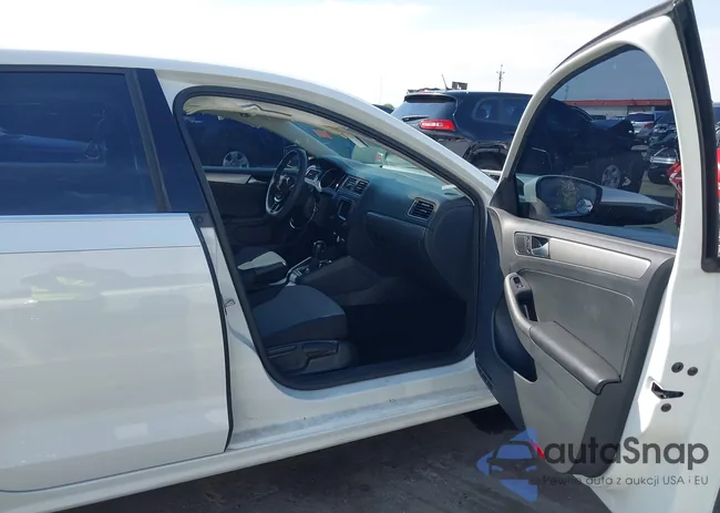 3VW2B7AJ0HM295352: 43160439