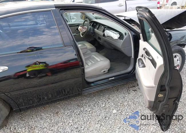 1LNFM82W6WY656238: 43161182