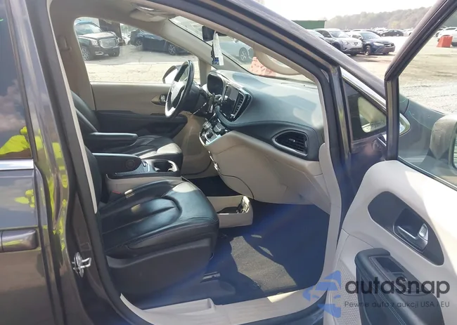 2C4RC1BGXMR552857: 43161356