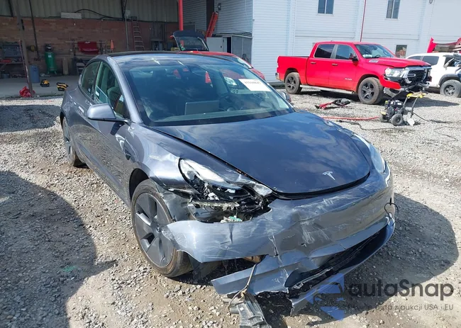 5YJ3E1EB2PF703786: 43160847