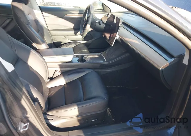 5YJ3E1EB2PF703786: 43160847