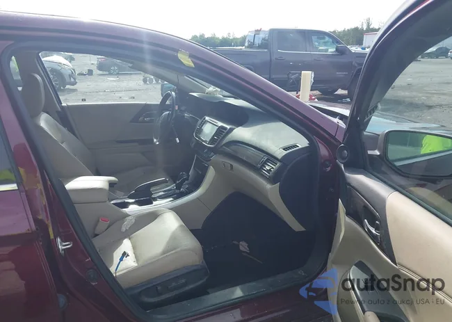 1HGCR3F87HA017290: 43164642