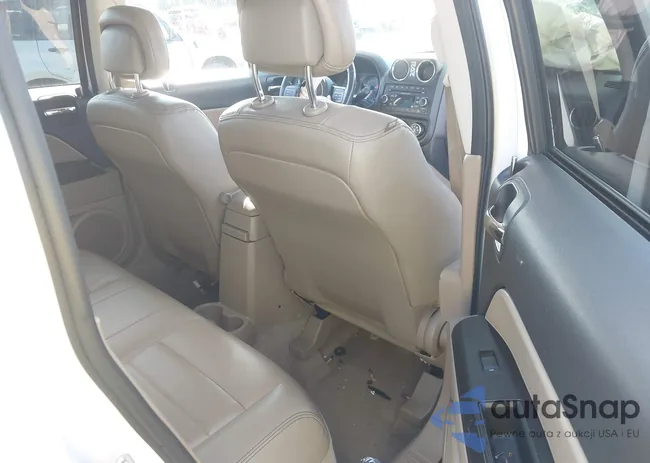 1C4NJRFB8GD653825: 43165926