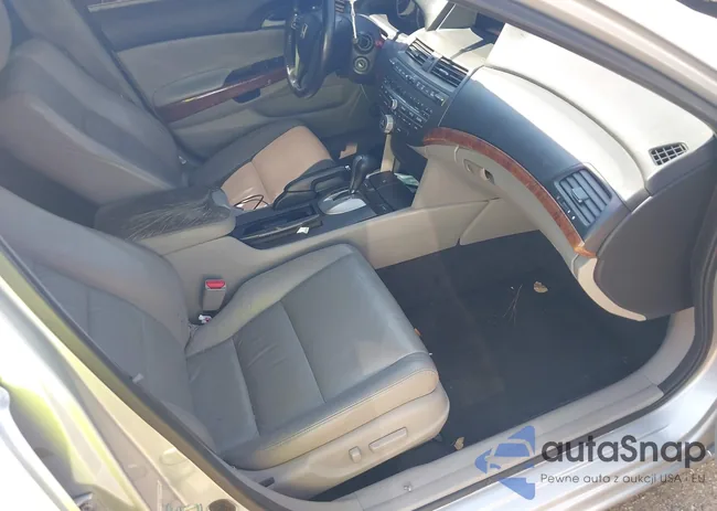 1HGCP2F83BA126868: 43168014