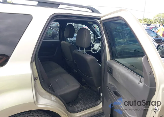 1FMCU0DG0AKB64228: 43168536