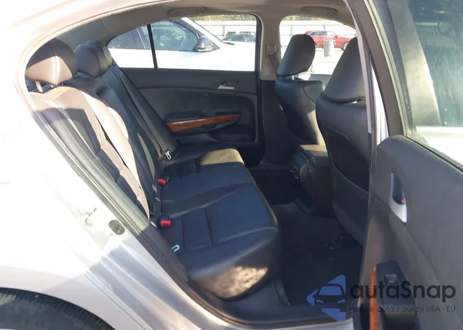 1HGCP3F85CA020140: 43169556