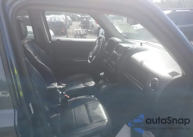 1C4NJRCB6ED727745: 43173307