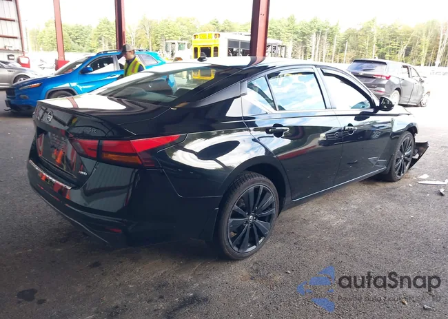 1N4BL4CW0KN304111: 43174003