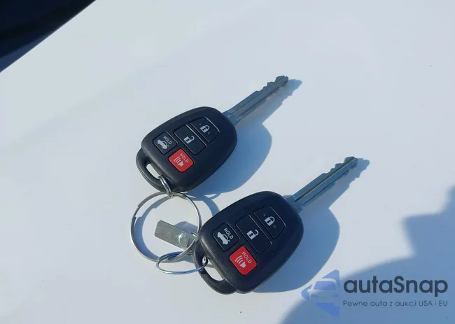 2T1BURHE4HC832038: 43174299