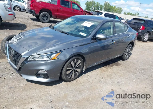 1N4BL4EW0LC177743: 43174547